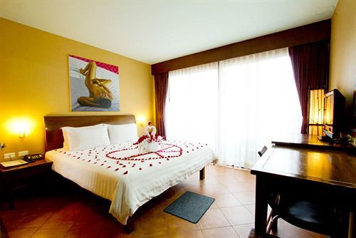 Guest house Club One Seven Phuket 3*