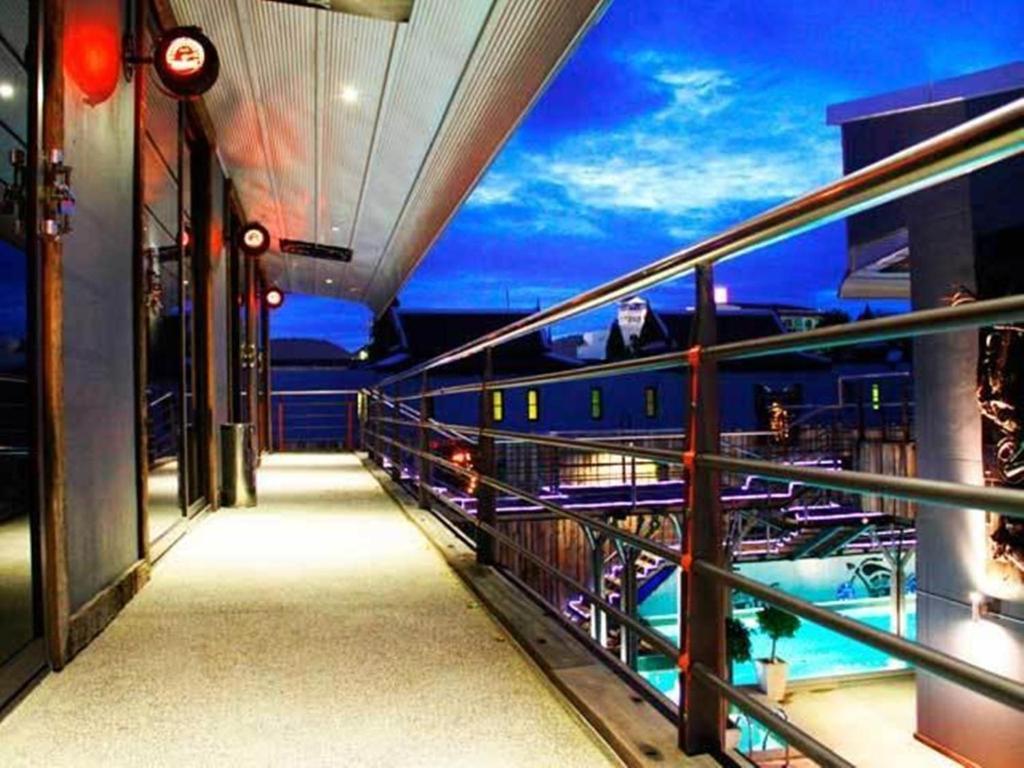 Nicky's Handlebar Hotel