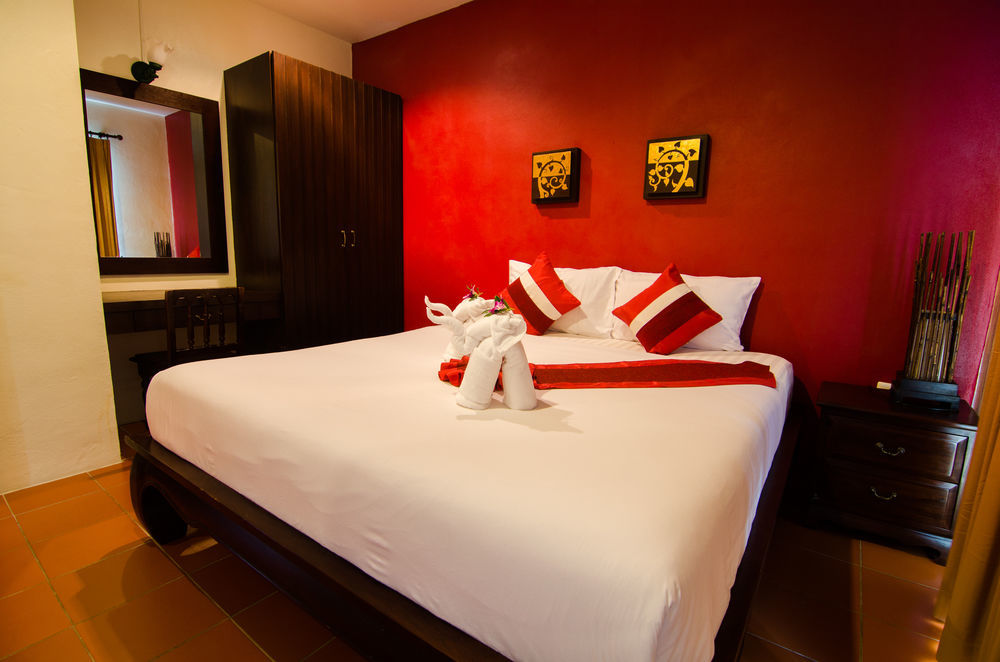 Cocoville Phuket - Sha 3*