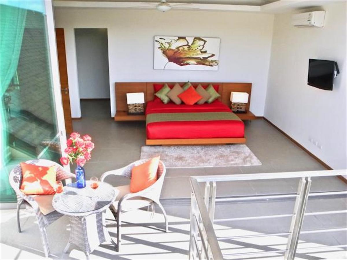 Ka Rawai : Peaceful 4 Bedrooms Villa Nai Harn