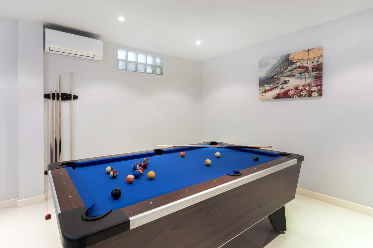House - 1 Min Walk To Villa *