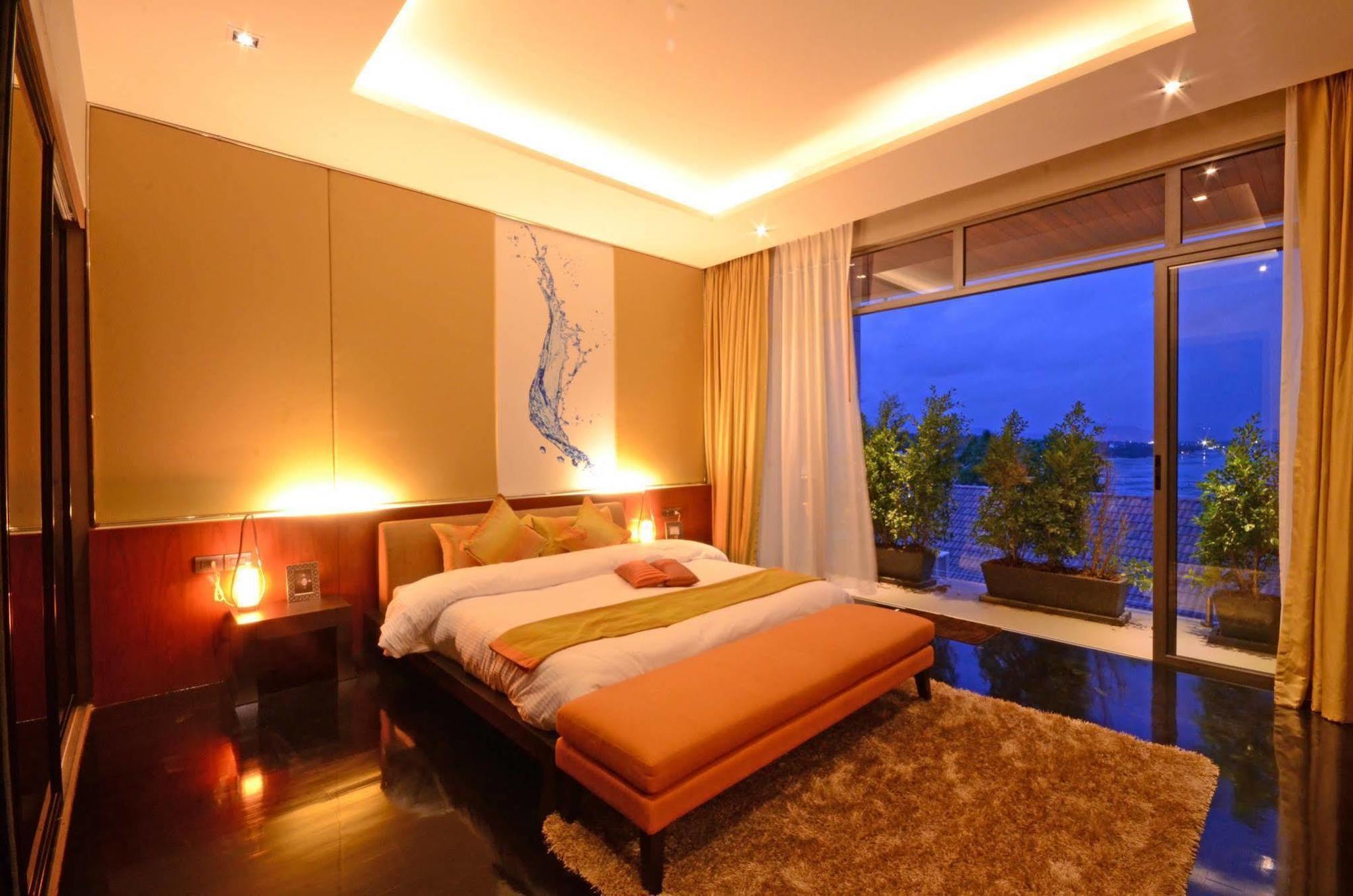 Aqua Villa