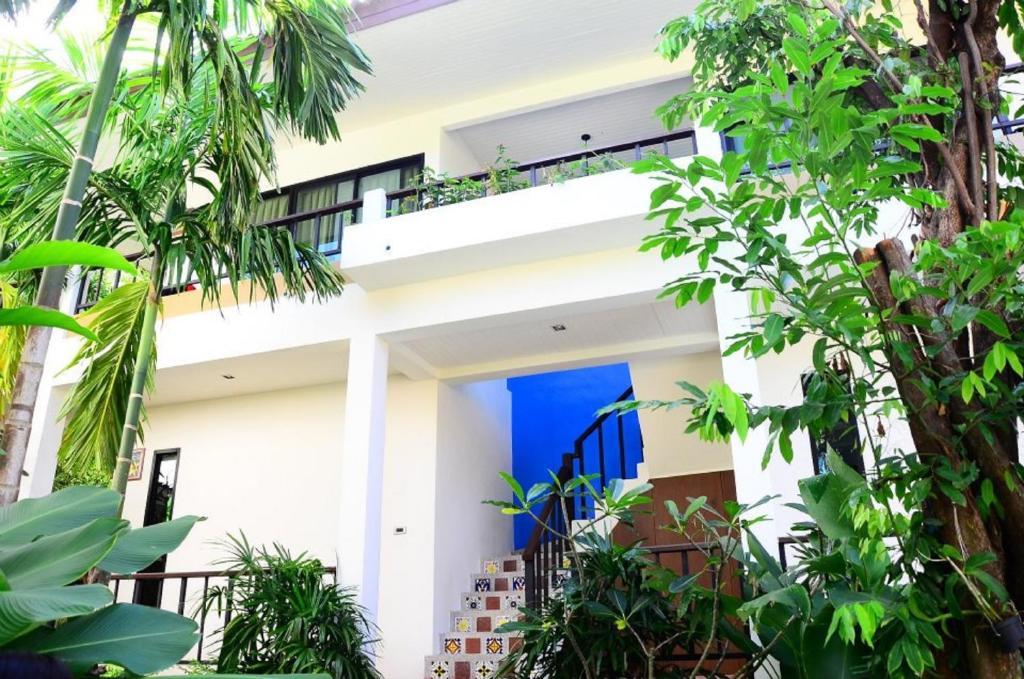 Cocoville Phuket - Sha 3*