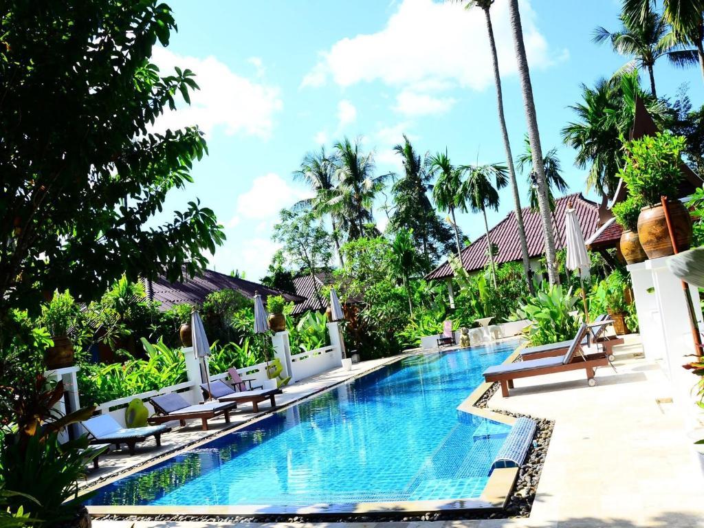 Cocoville Phuket - Sha Resort 3*