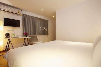 Hotel Safari Beach Hotel Patong 3*