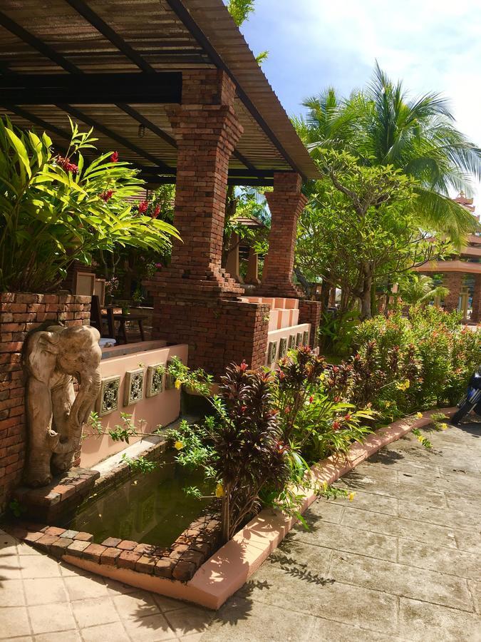Resort Circle Phuket & 4*