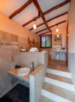 Jindarin Resort 4*