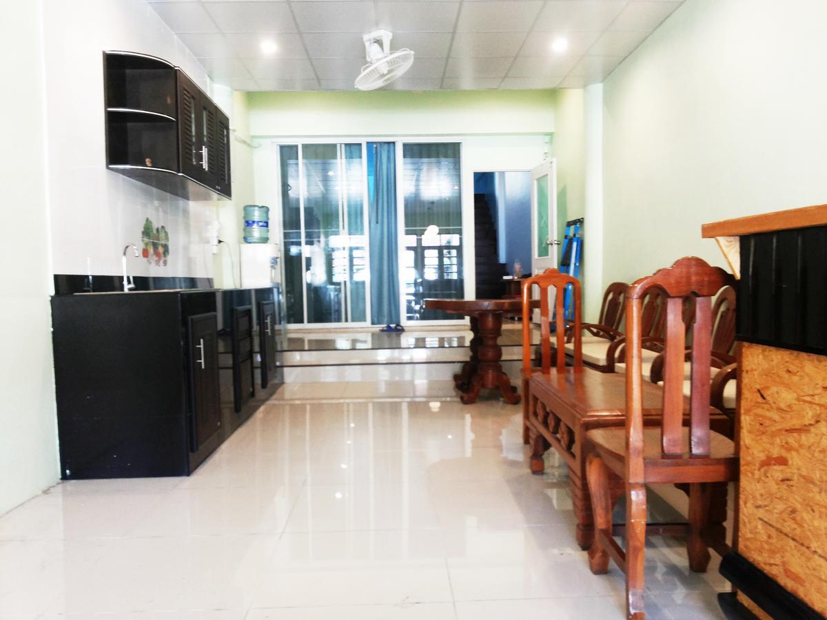 Hostel One One *