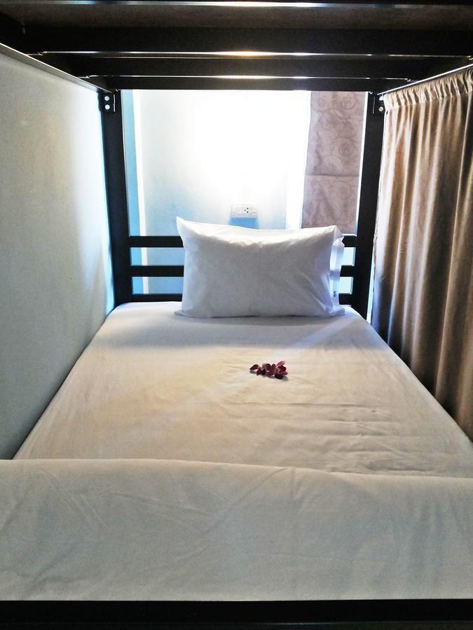 Hostel One One