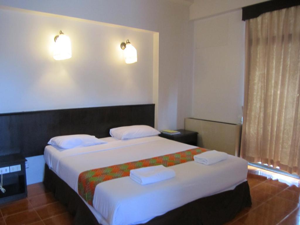 Rome Place Hotel Phuket