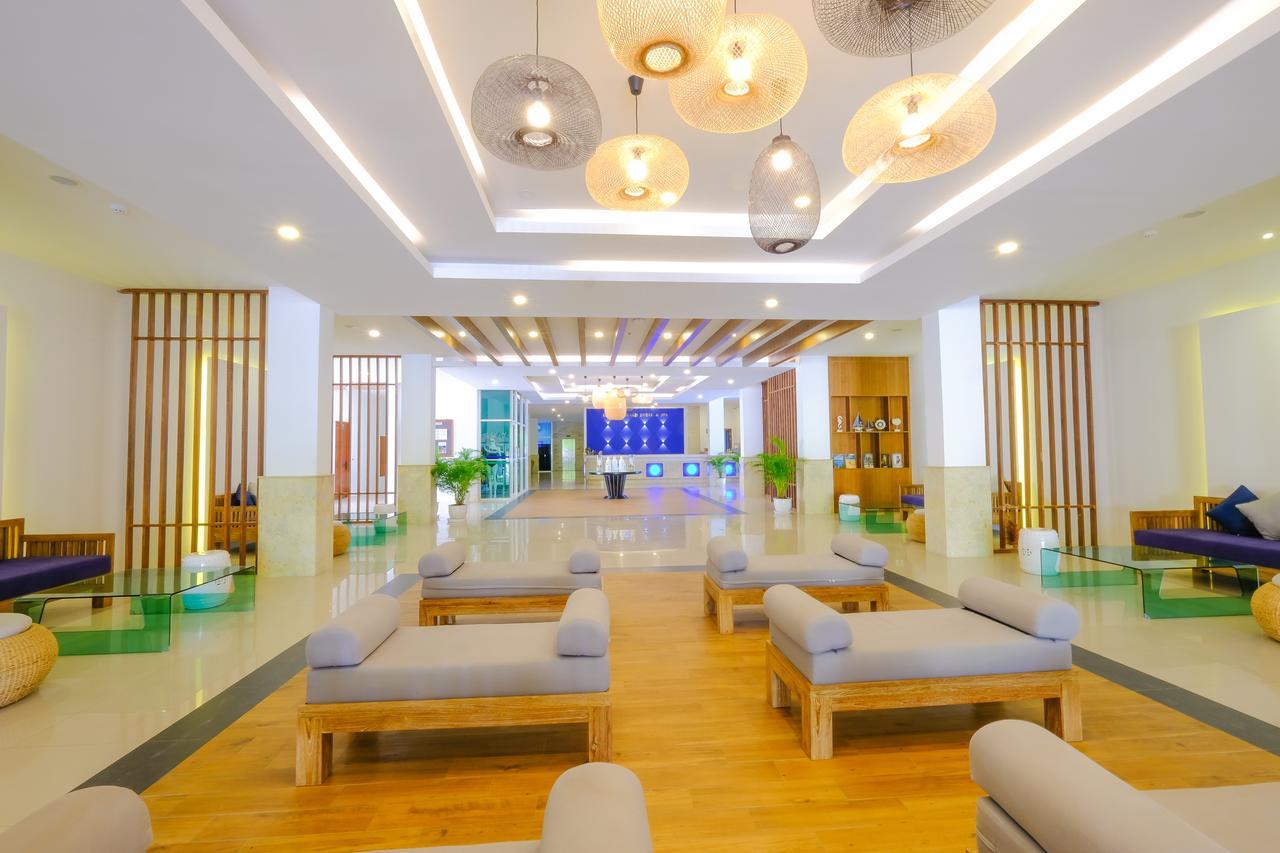 Chalong Beach Hotel Phuket Resort 3*
