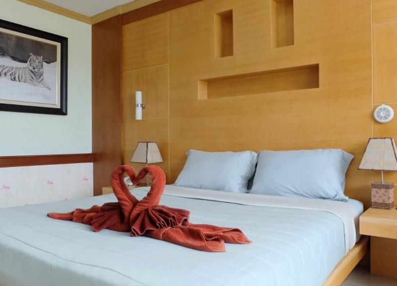 Hotel Eyes 3*