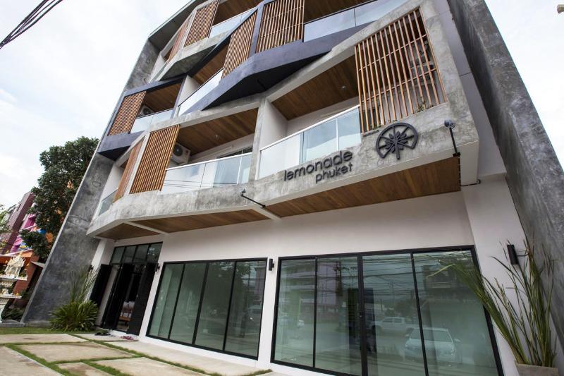 Lemonade Phuket -sha Hotel 3*