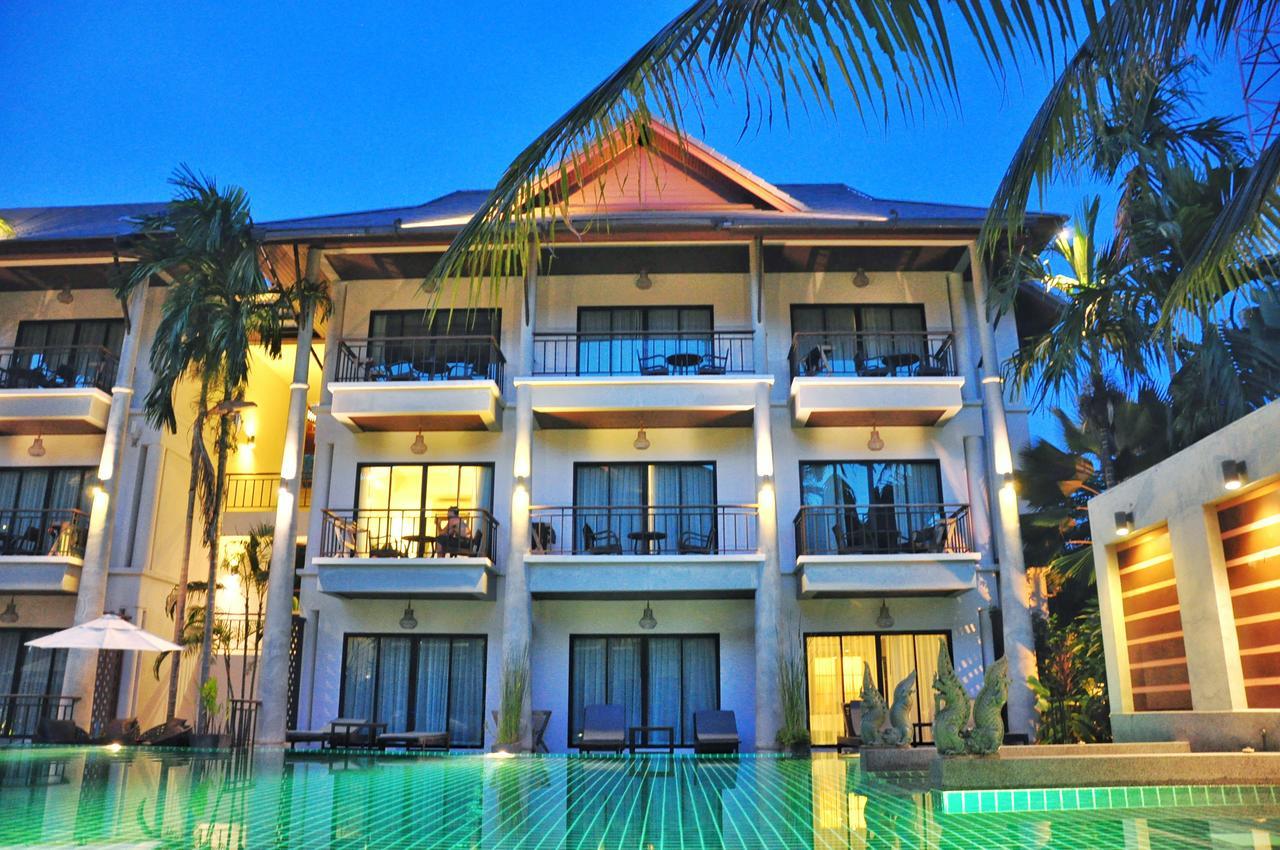 Resort Navatara Phuket 4*