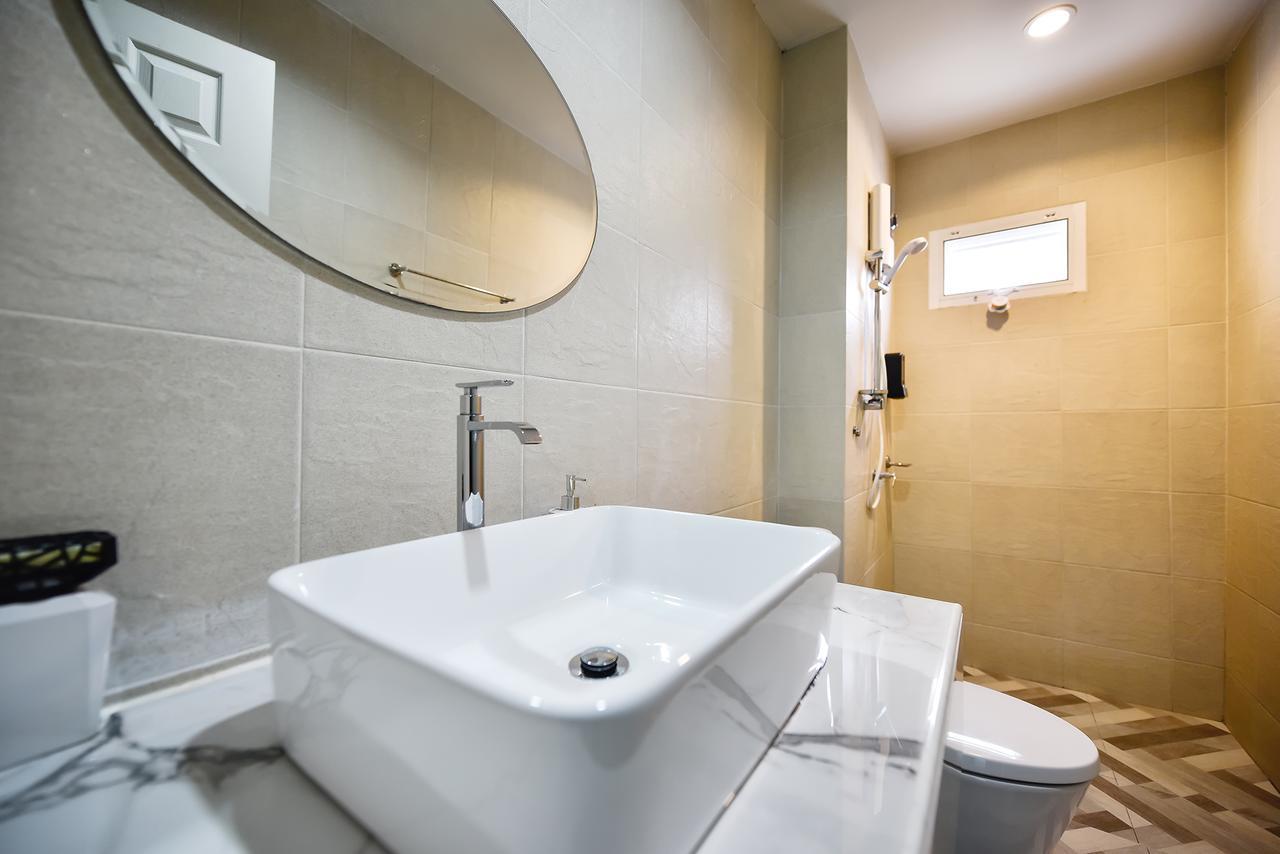 Modern House Patong Hill - 7 Beds - Kitchen