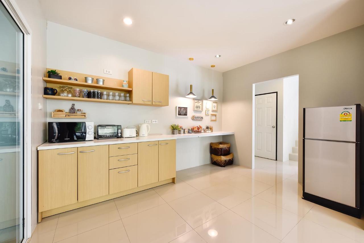 Modern House Patong Hill - 7 Beds - Kitchen Holiday home