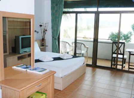 Cliff Contemporary Boutique Bungalows Hotel Karon
