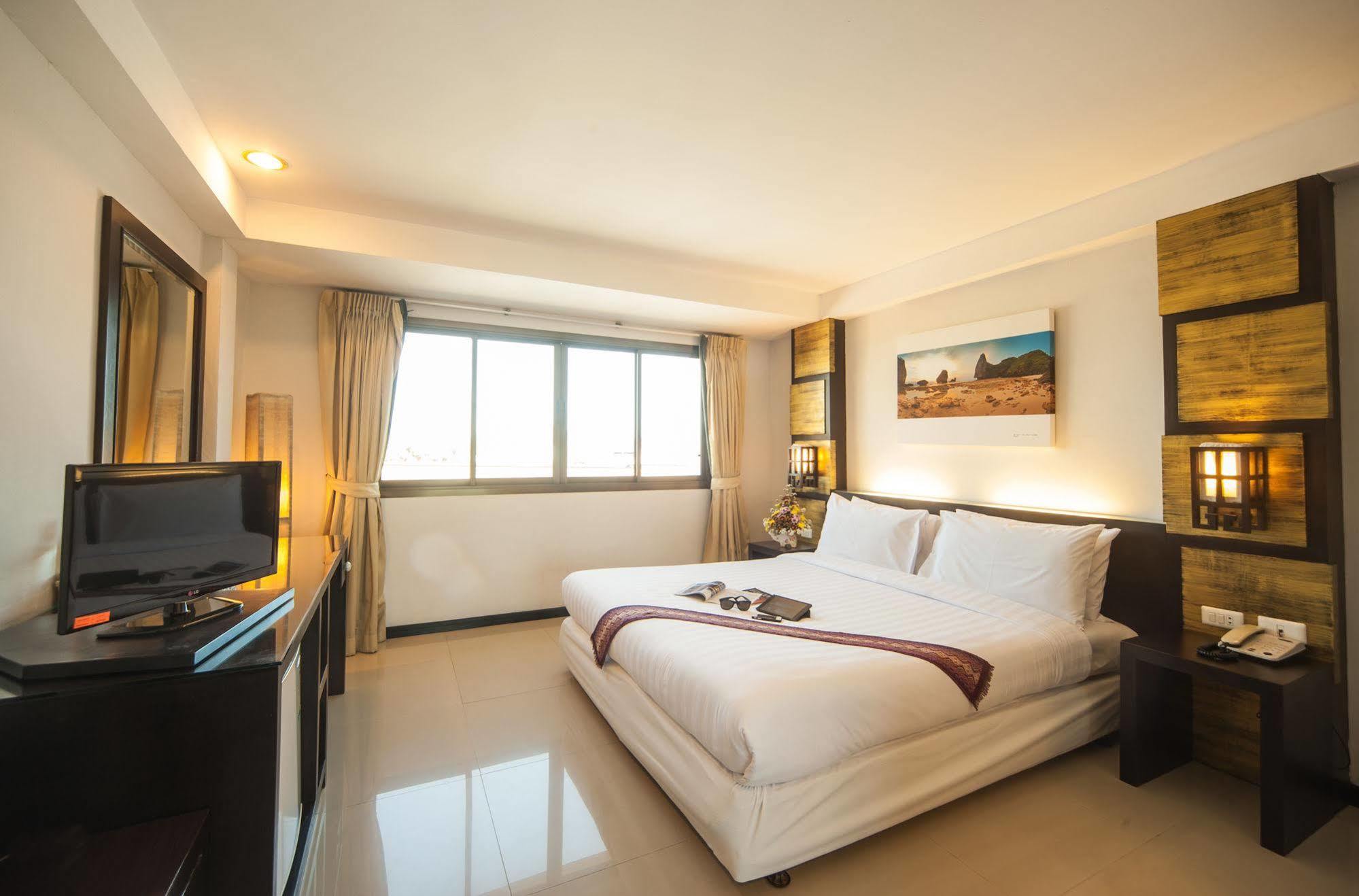 Hotel Crystal Phuket