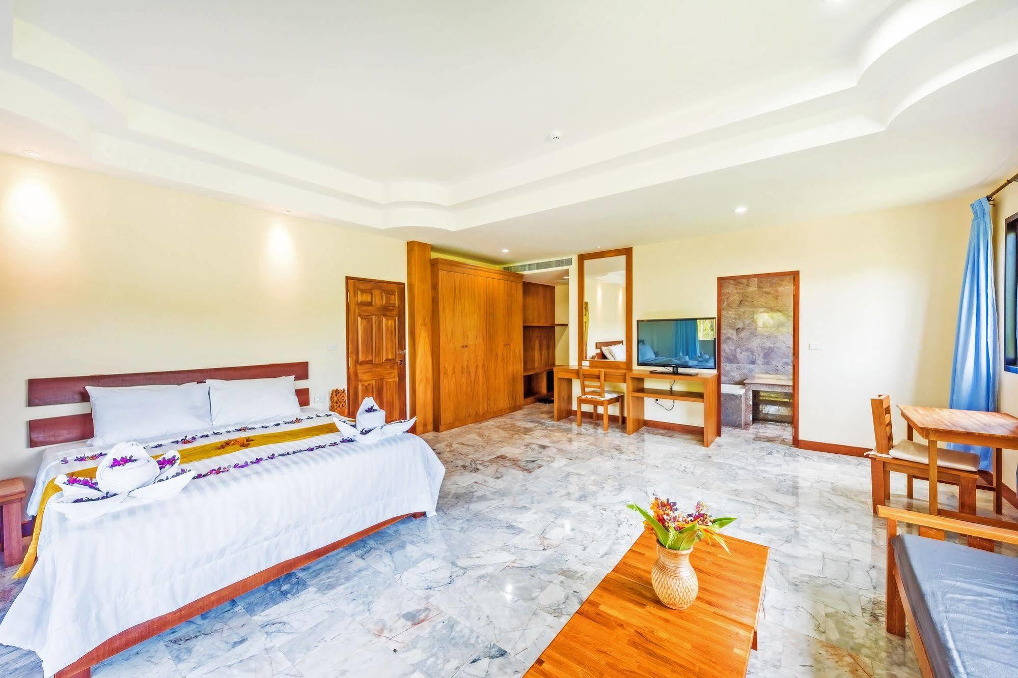 Hotel The Windmill Phuket 4*
