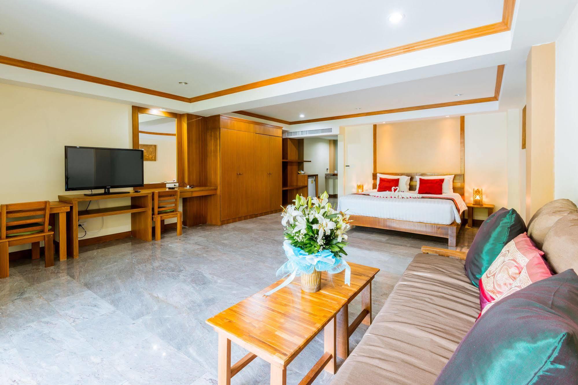 Hotel The Windmill Phuket 4*