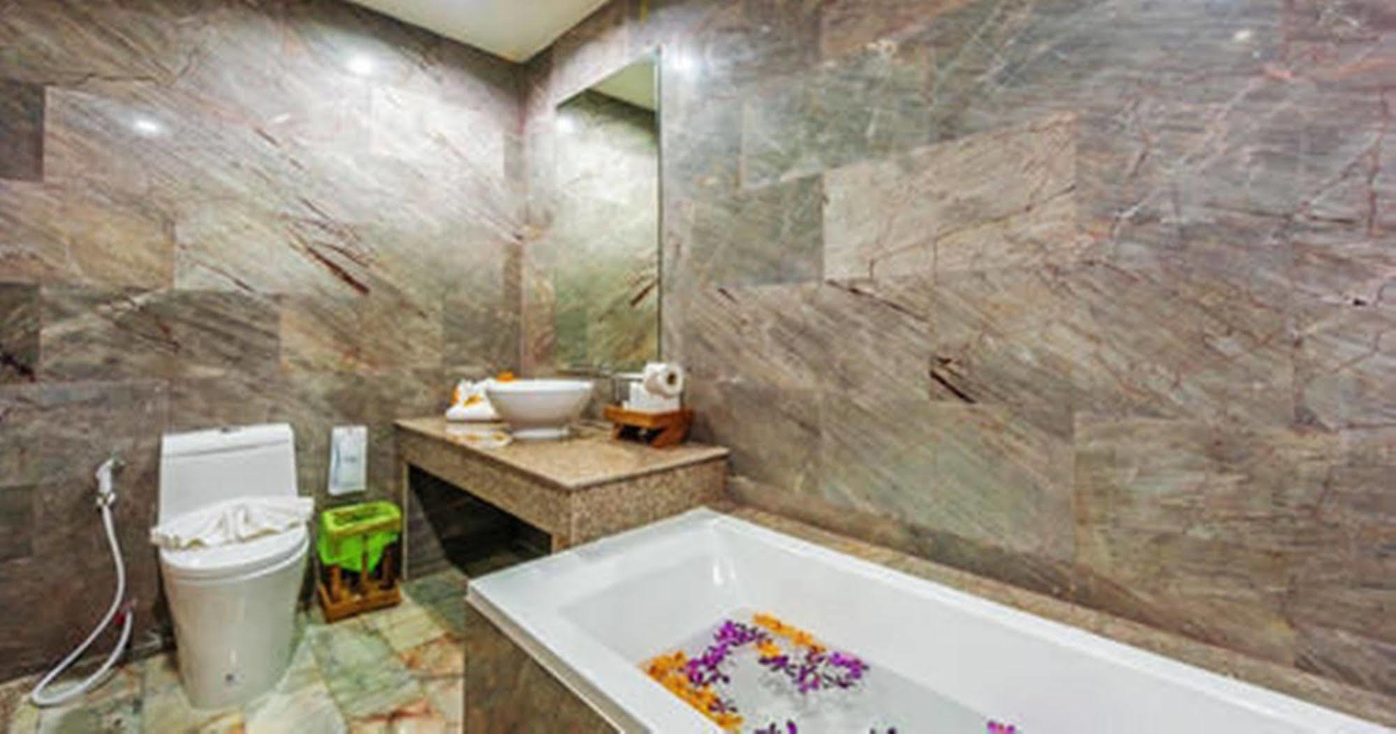 Hotel The Windmill Phuket 4*