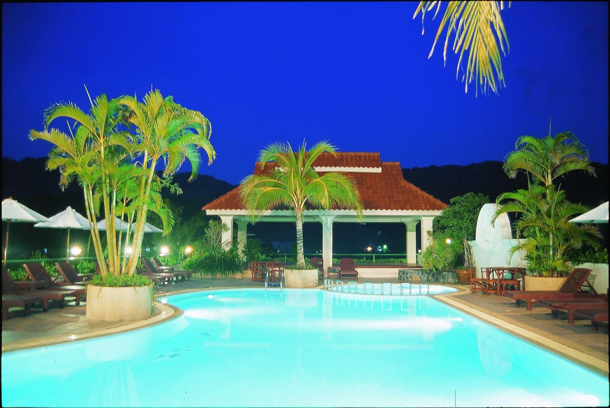 Hotel The Old Phuket - - Sha