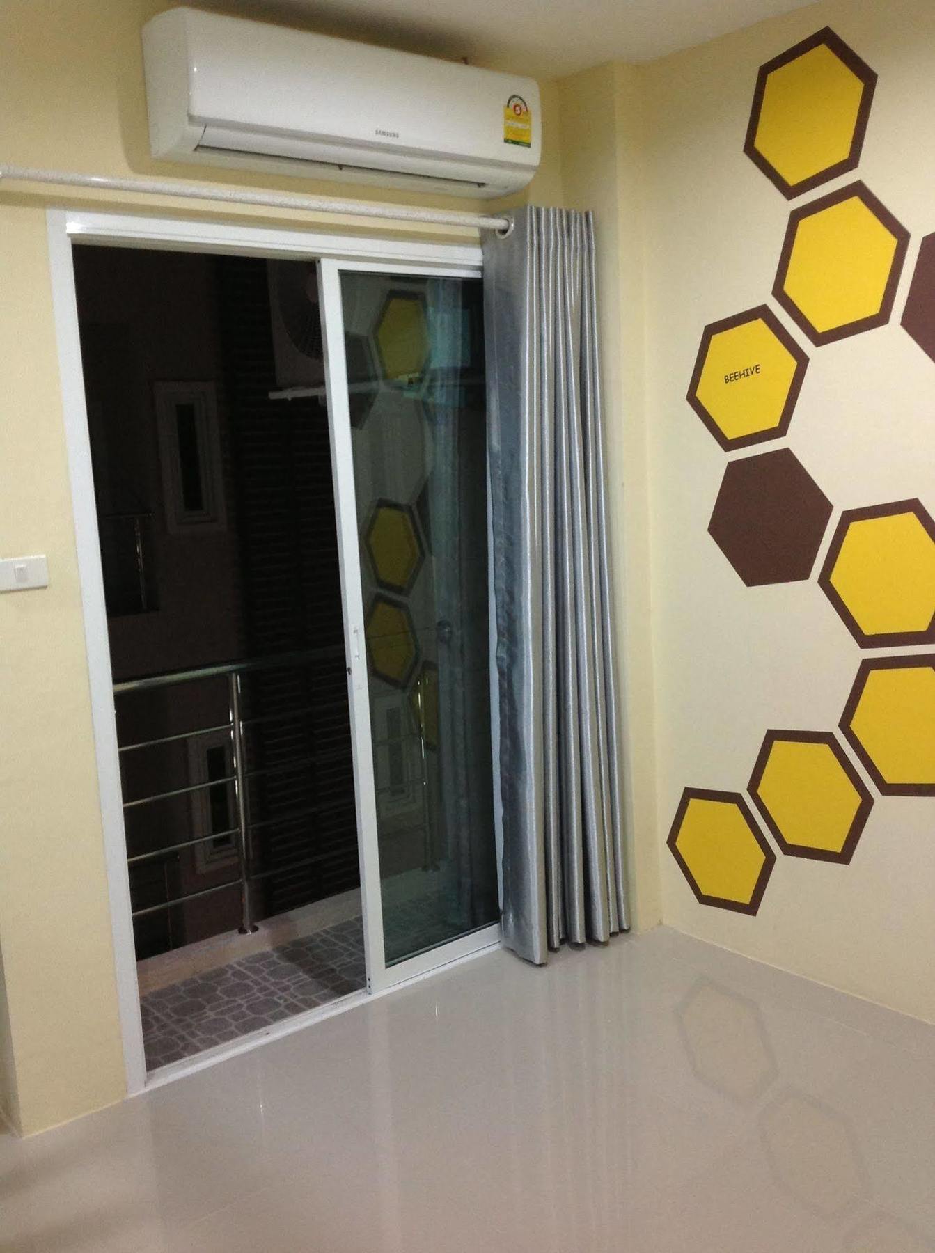 Beehive Hostel