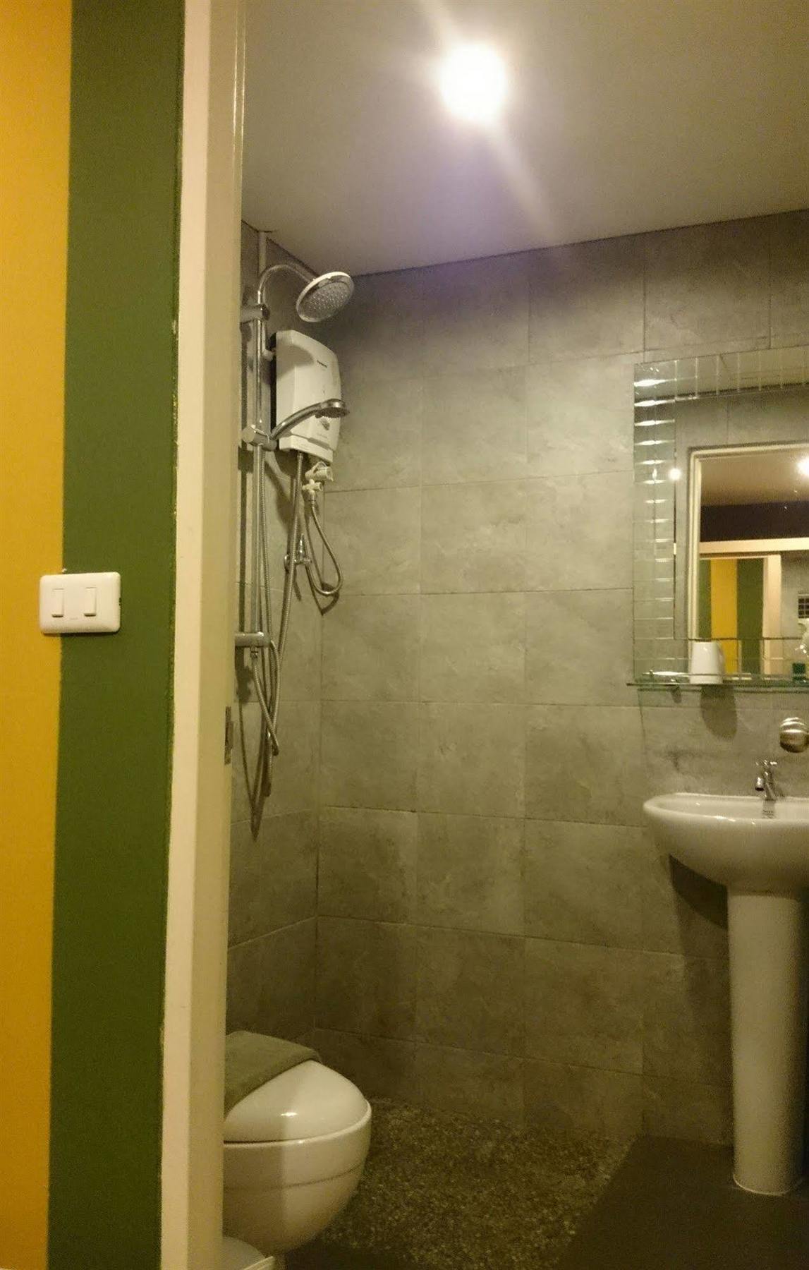 Limburi Hometel Hotel 3*
