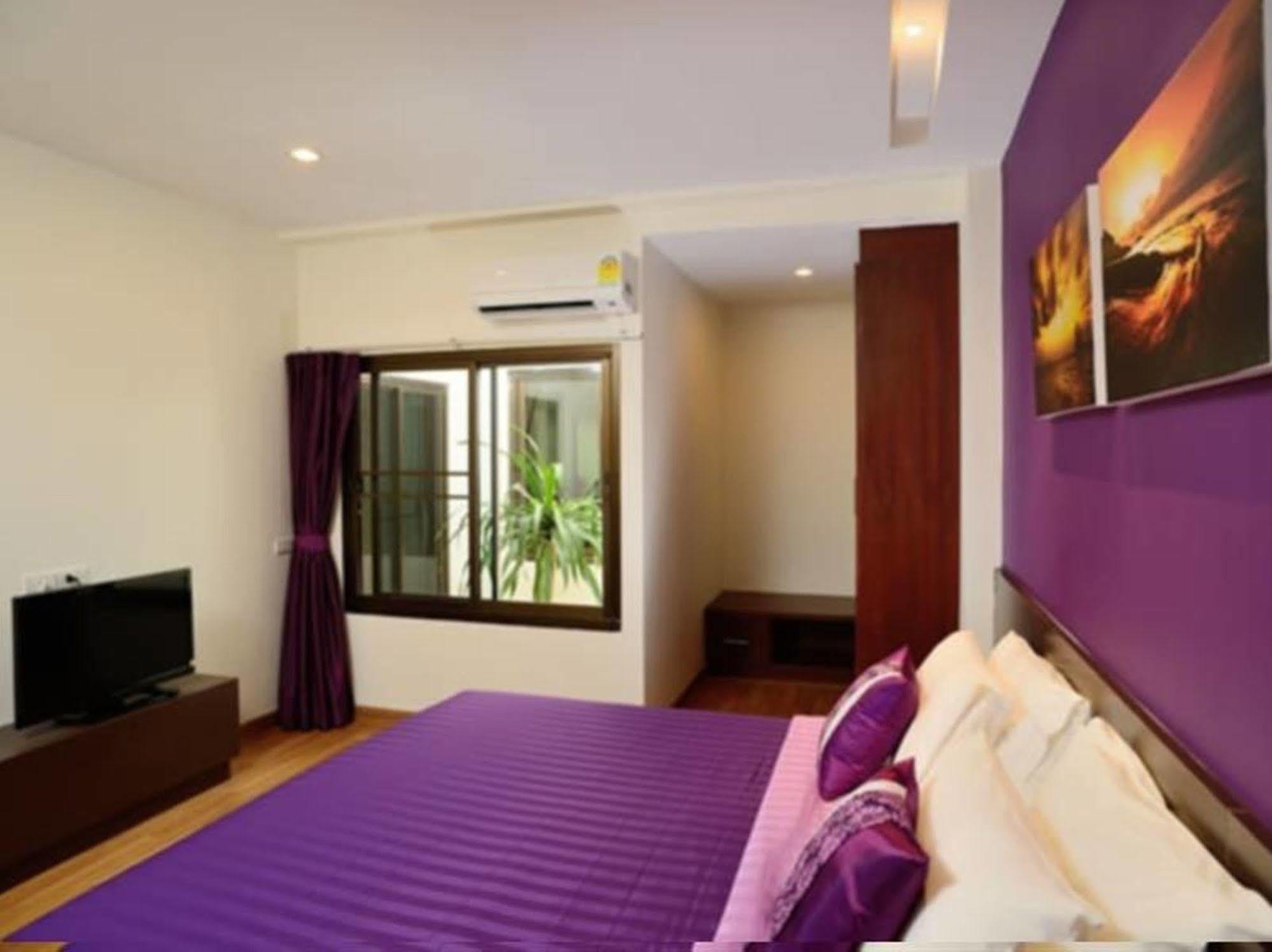 Hotel Beachfront Kamala Beach