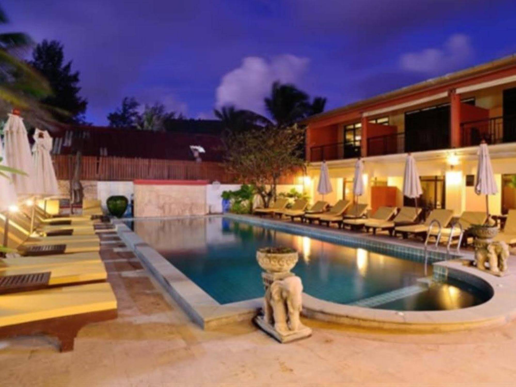 Beachfront 3* Kamala Beach