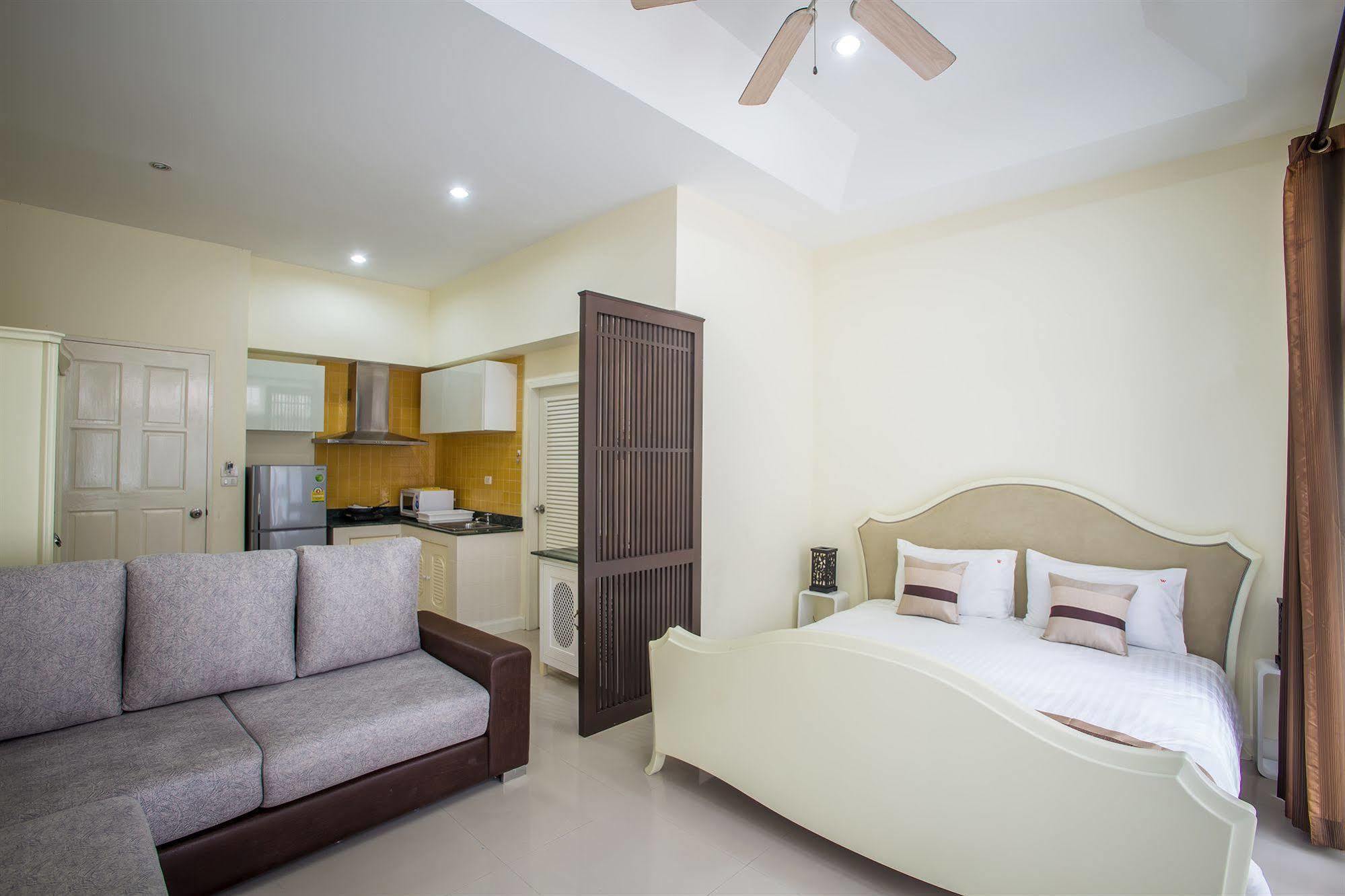 Wonderful Pool House At Guest house