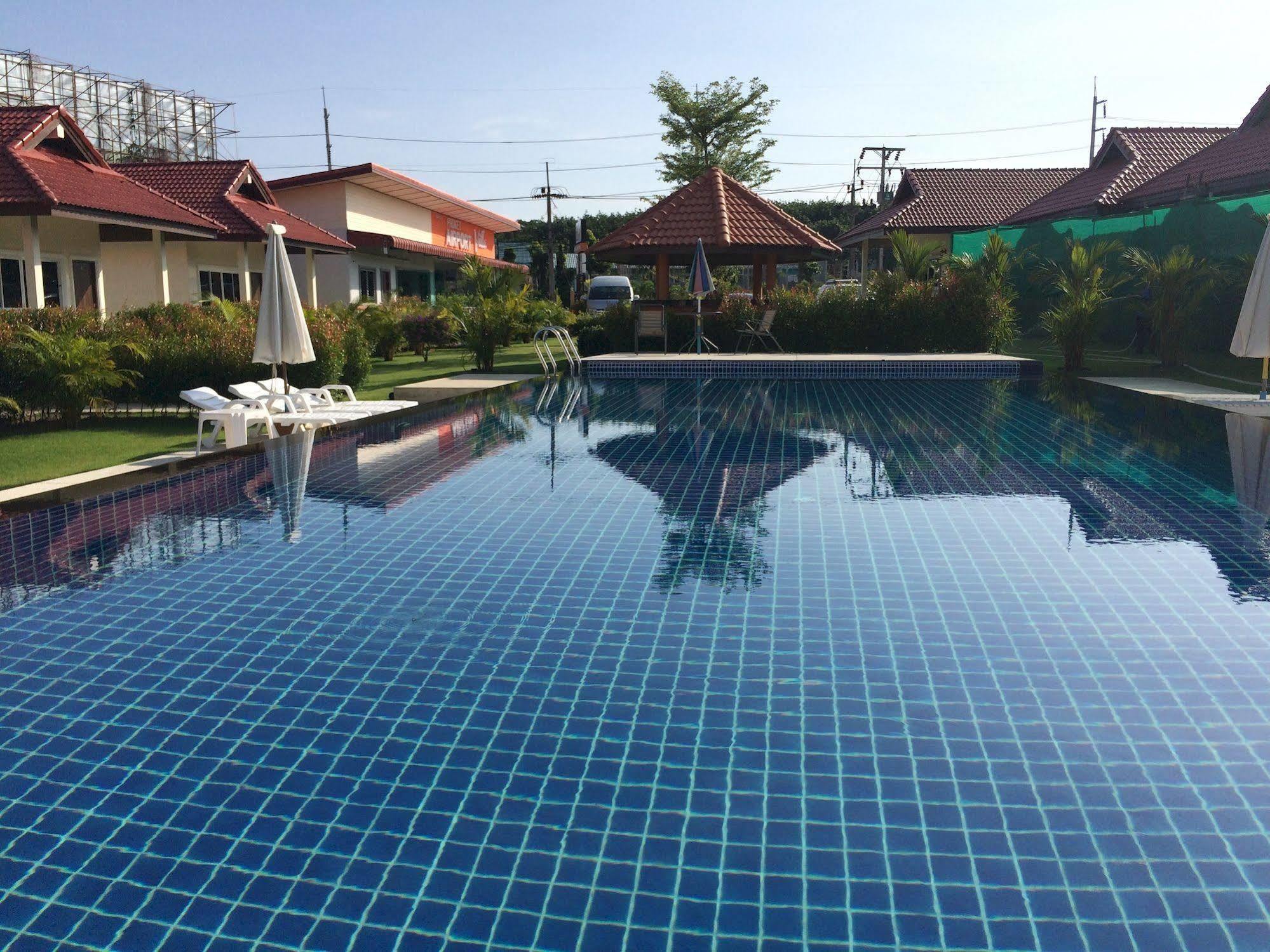 Phuket Airport 4*