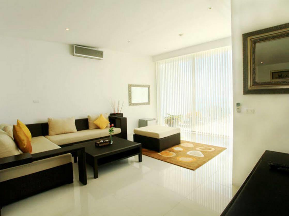 Sunset Plaza By Resava *