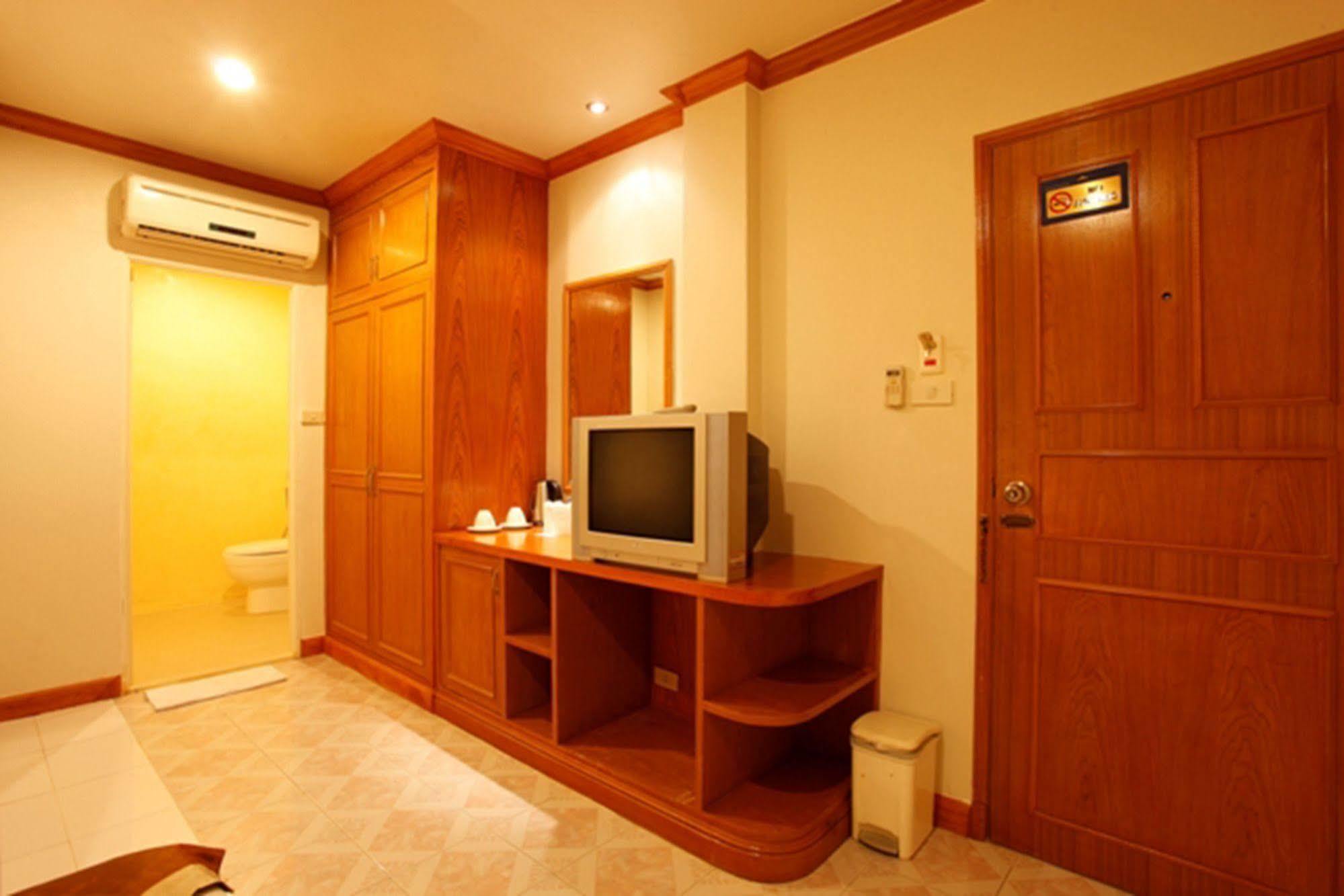 Casa Jip 3* Patong