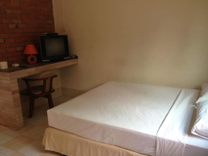 Canal Hotel 2*