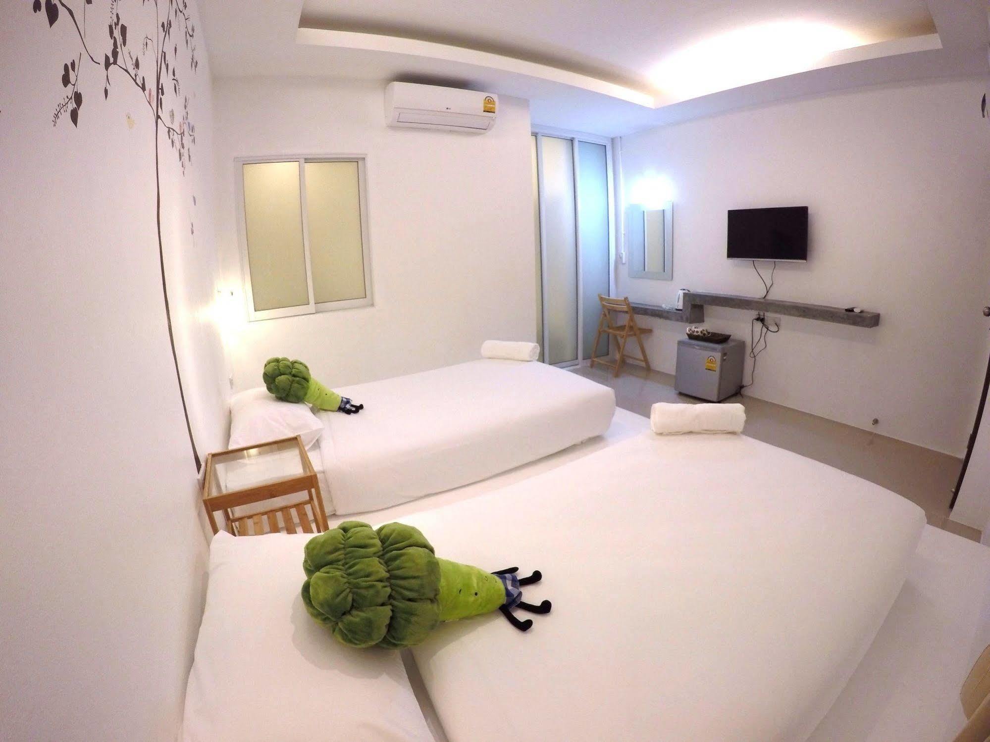 Hotel At We 2*
