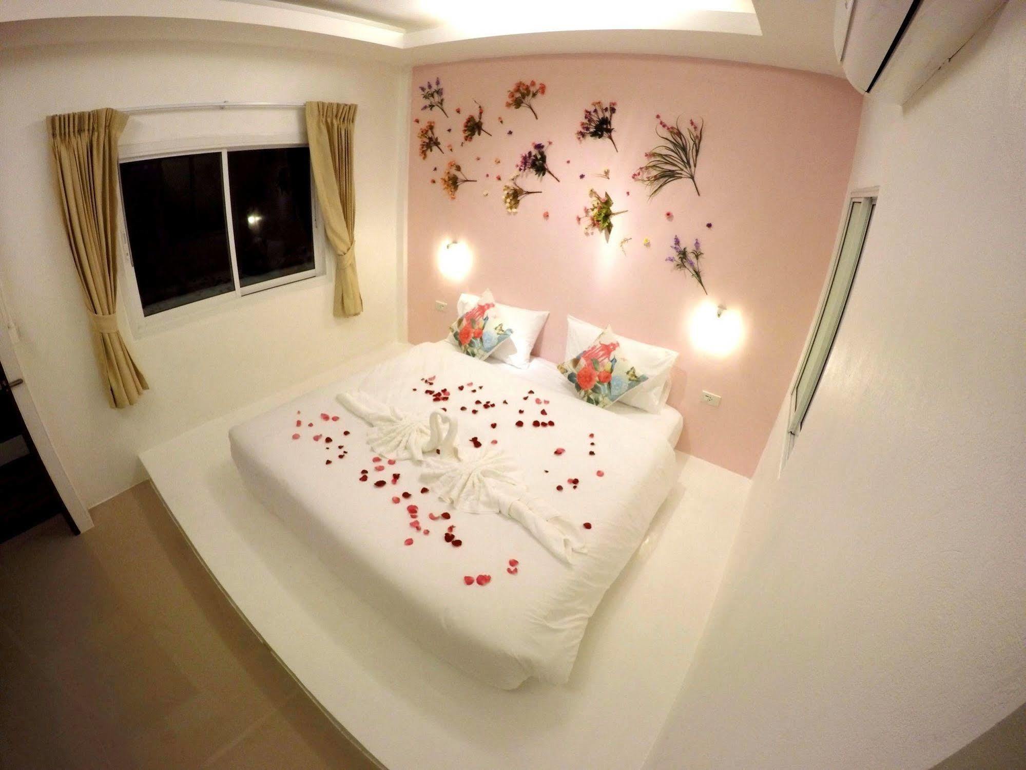 Hotel At We