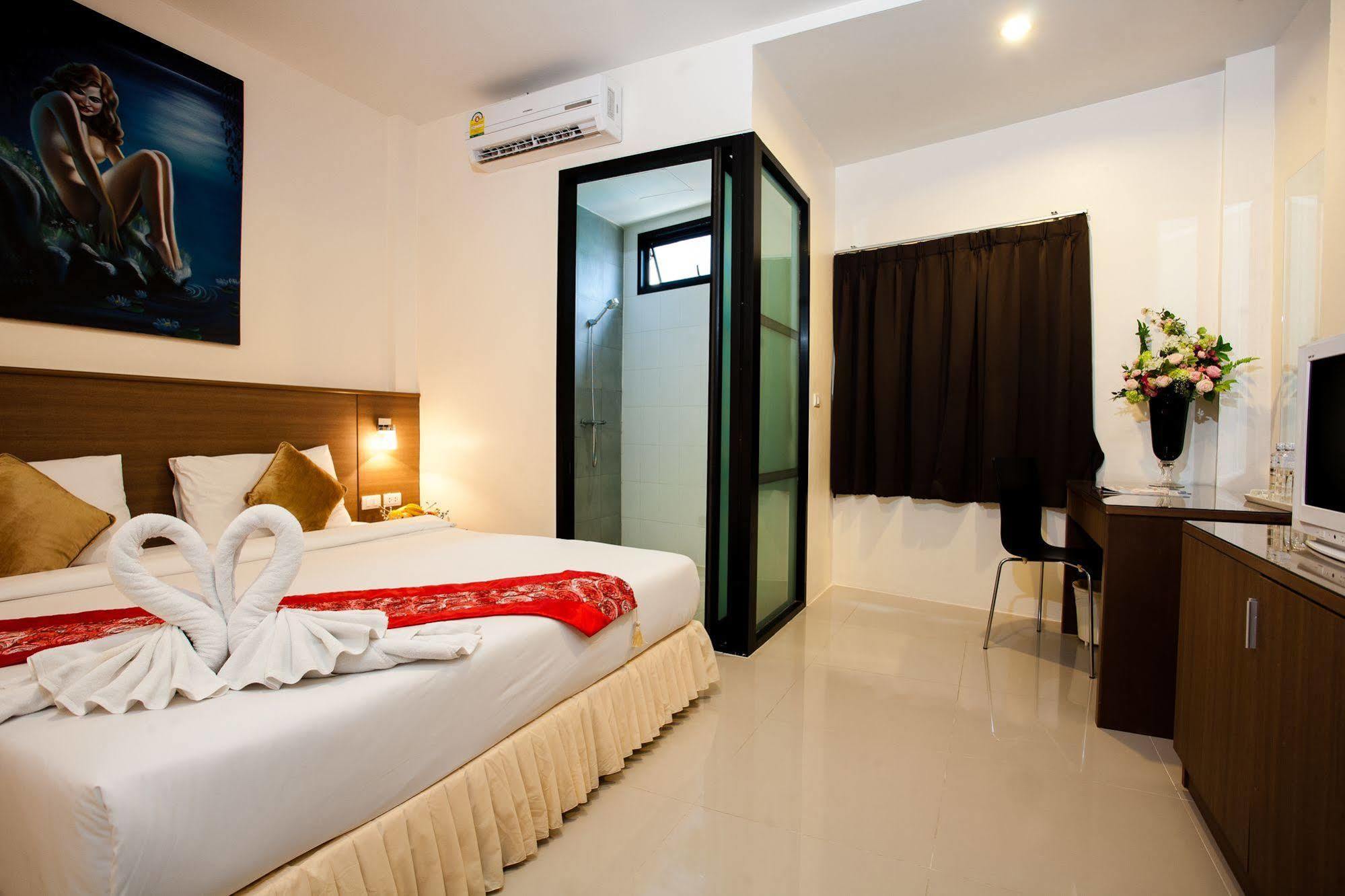 Hotel The Wave Patong Sha Phuket