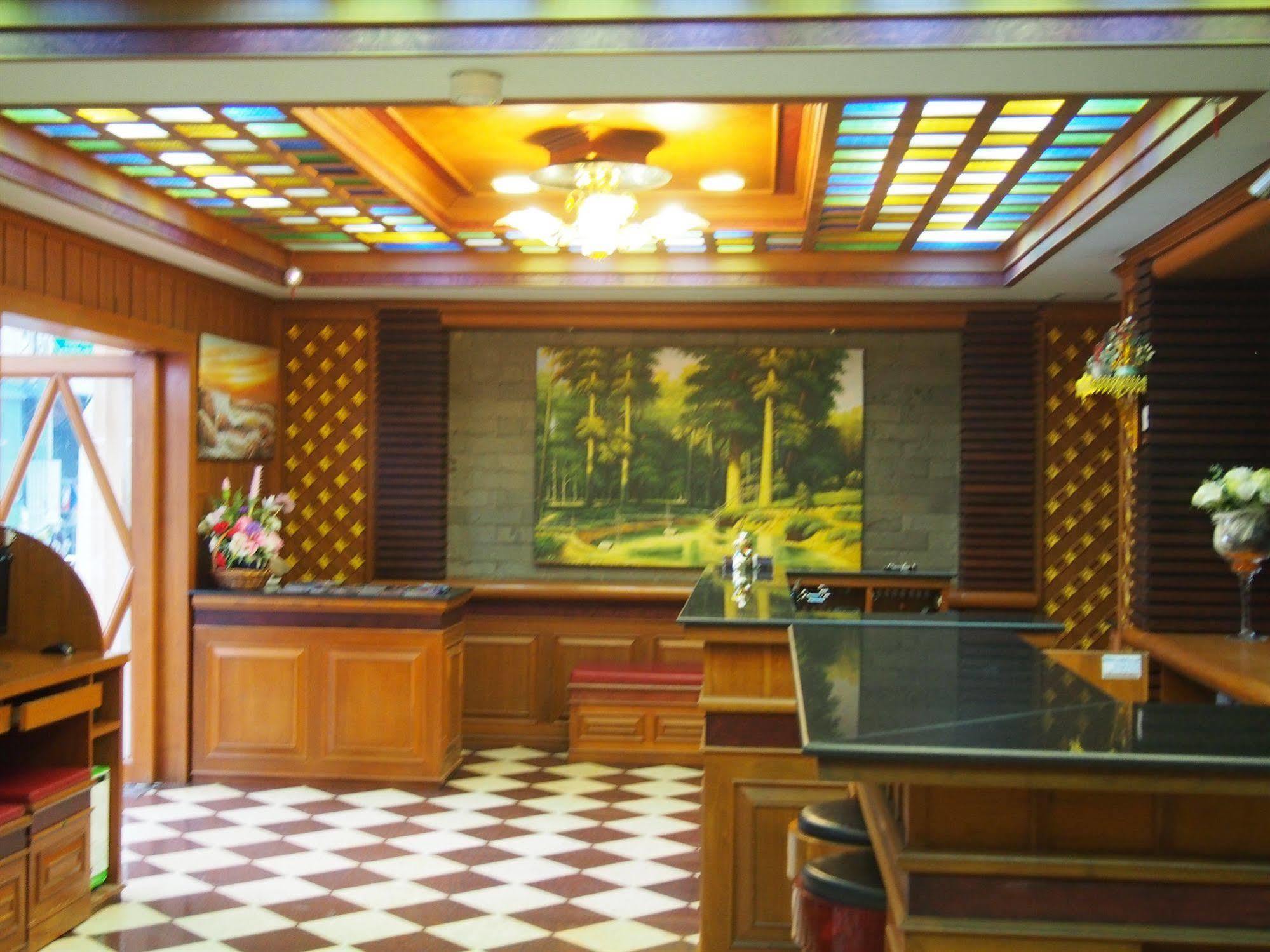 Renoir Boutique