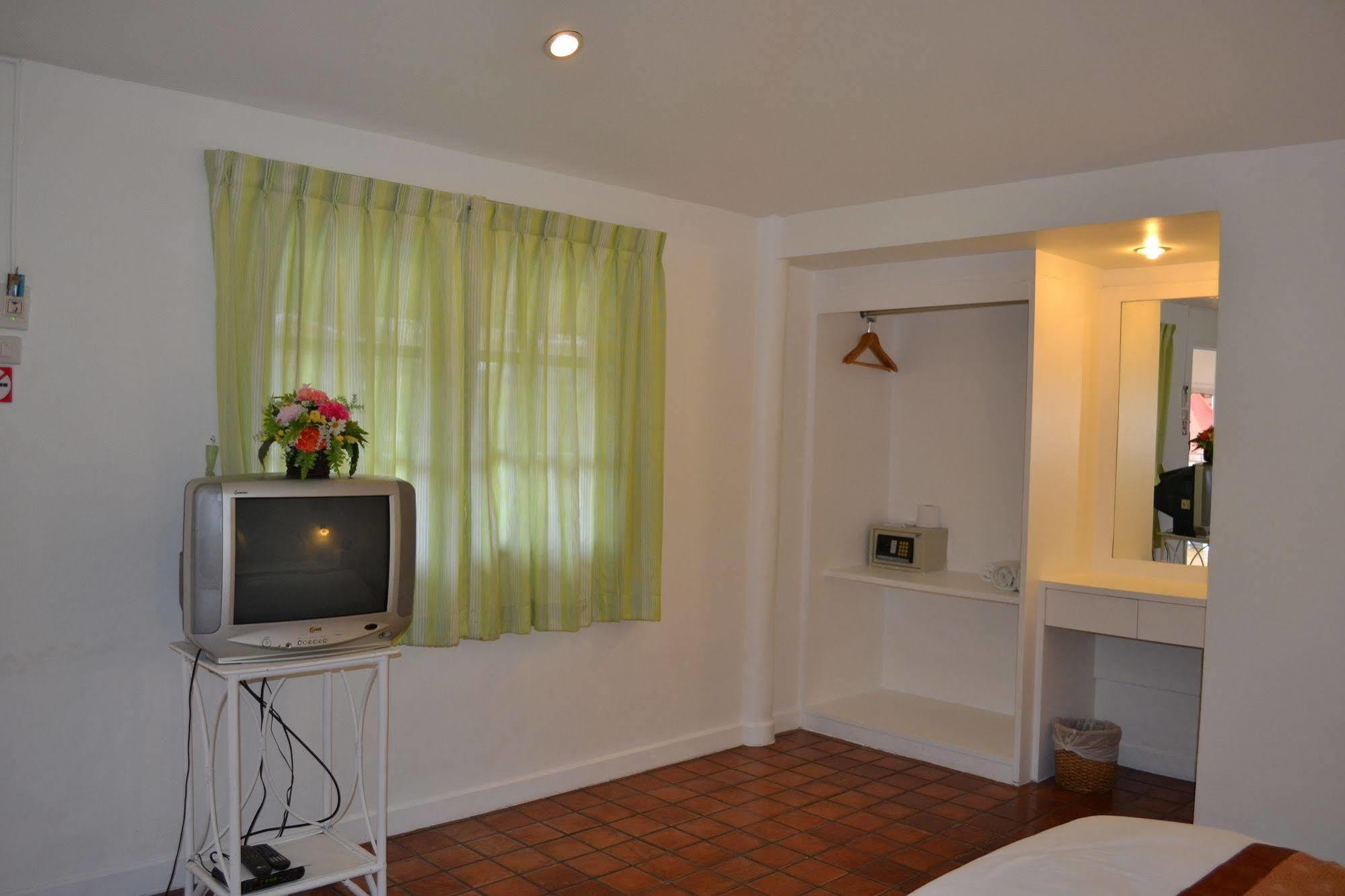 Hotel The Kata 2*