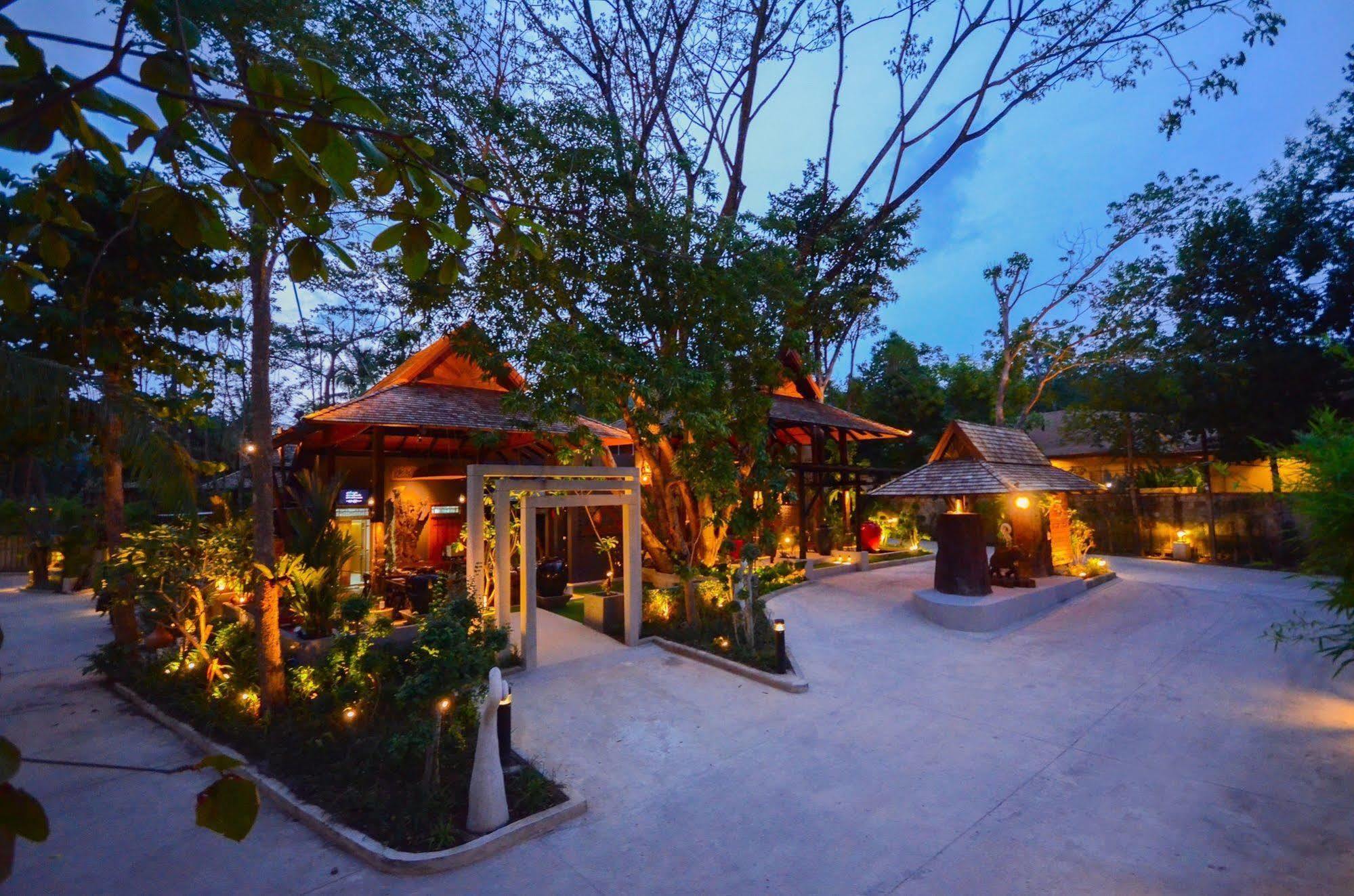 Resort Ananta Thai Pool