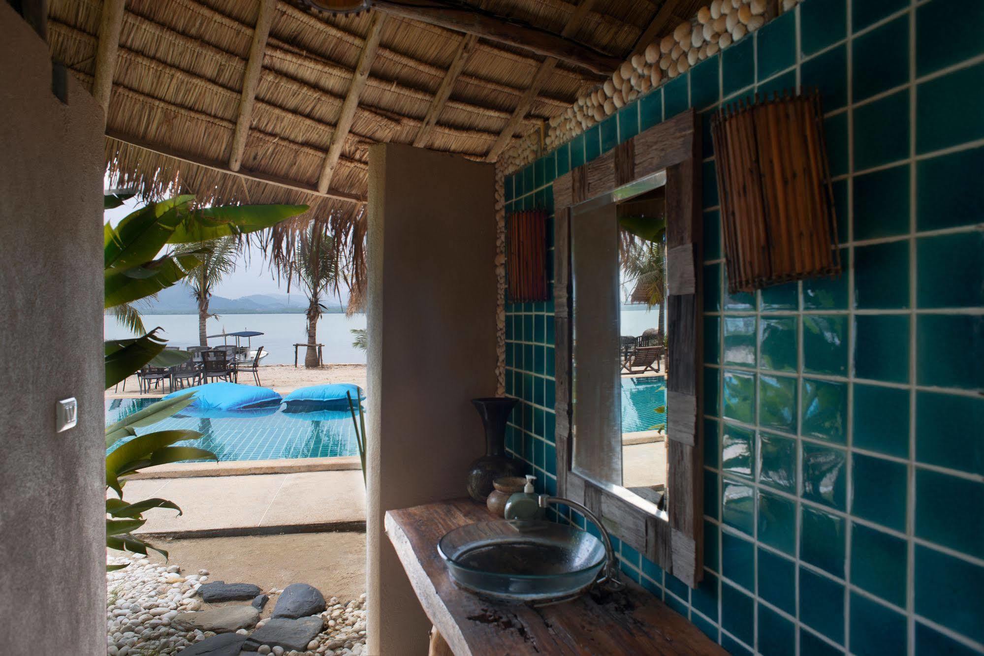 Resort Jindarin Coconut Island