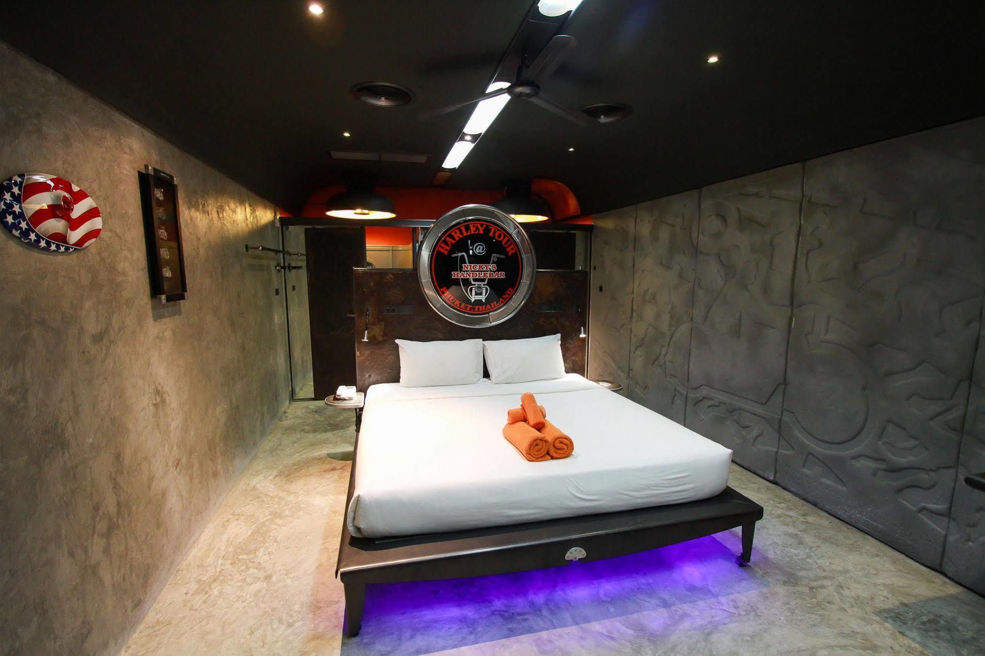 Nicky's Handlebar Hotel 3*