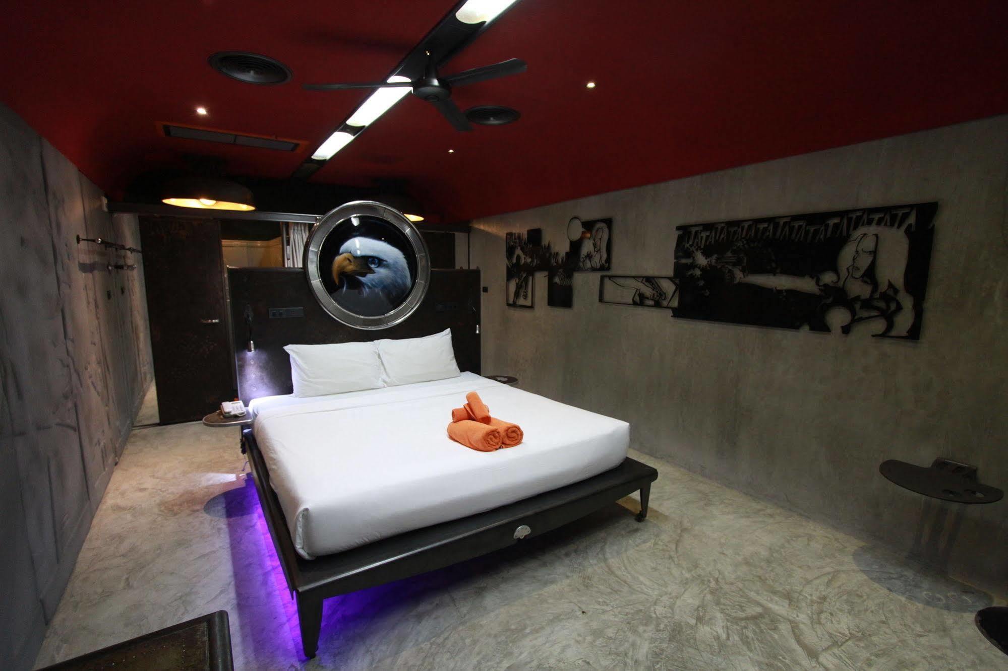Nicky's Handlebar Hotel 3*