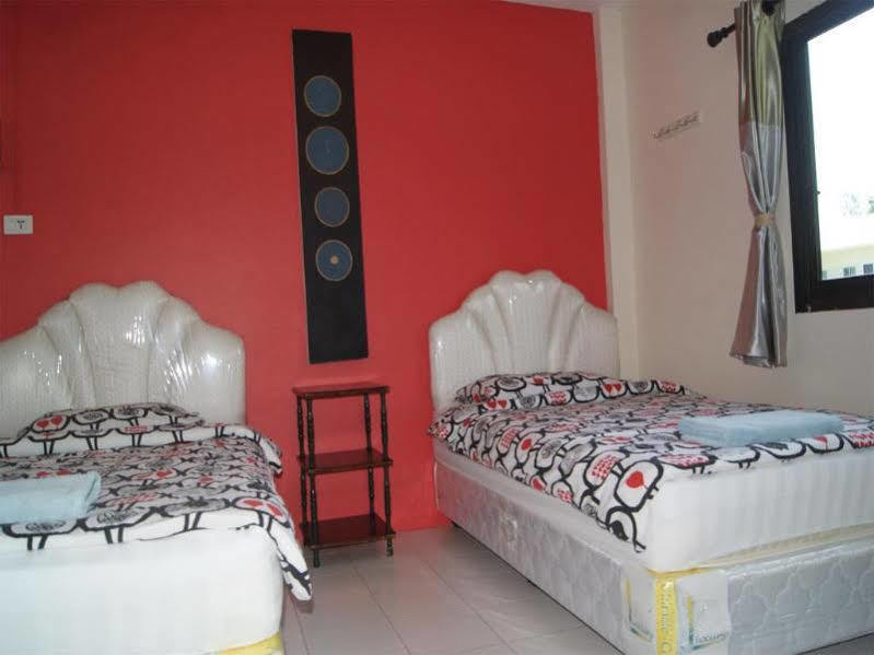 Pineapple Guest house 2*