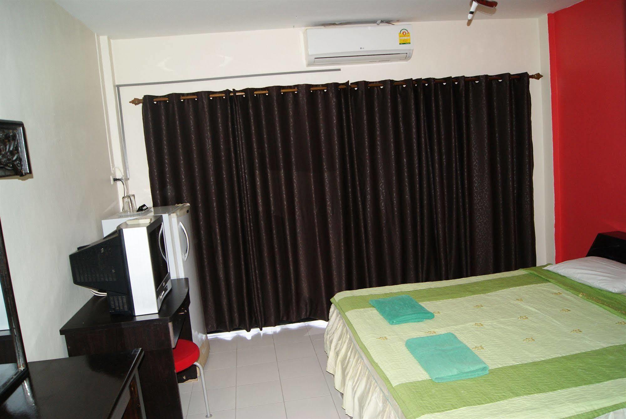 Pineapple Guest house Phuket