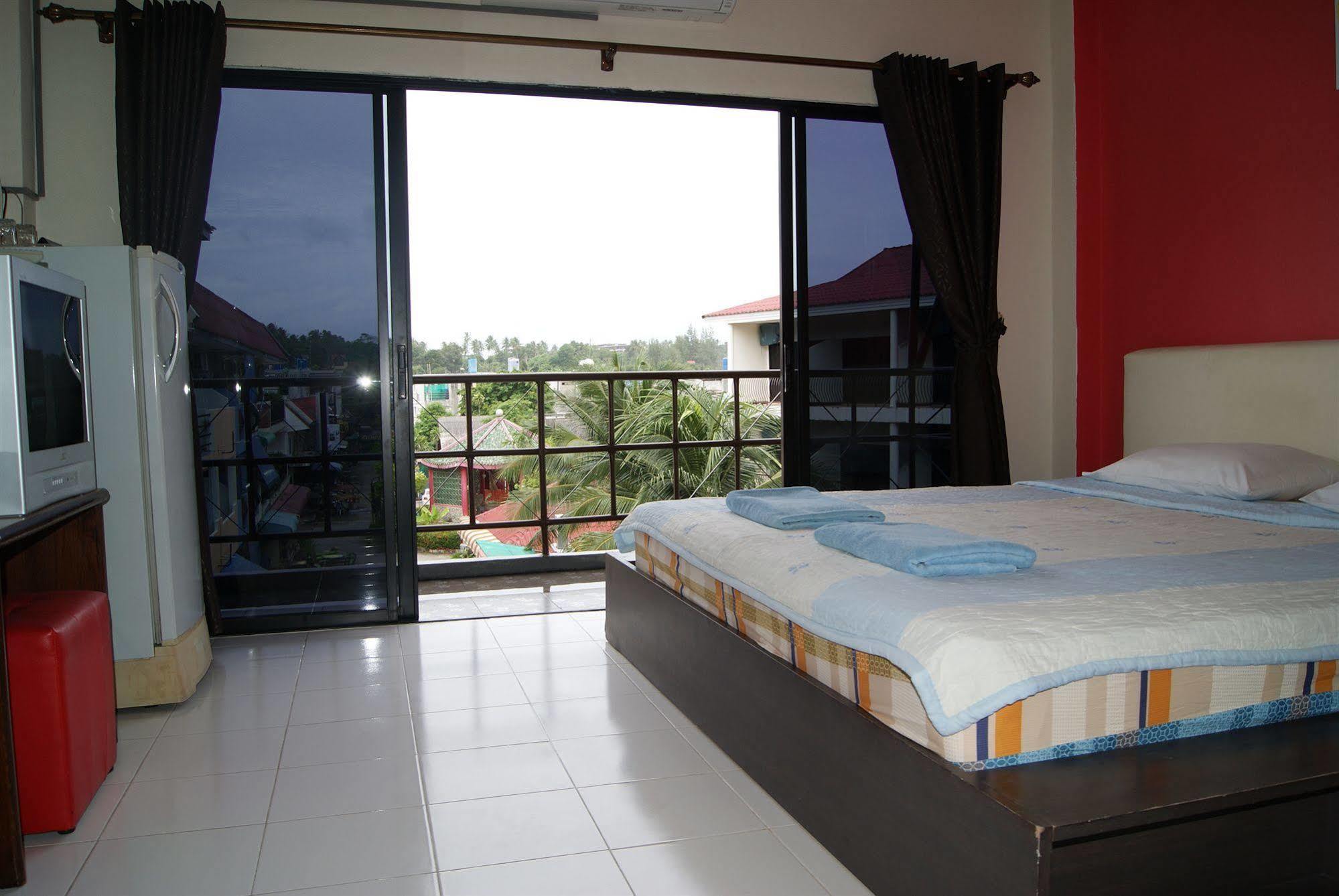 Pineapple Guest house 2*