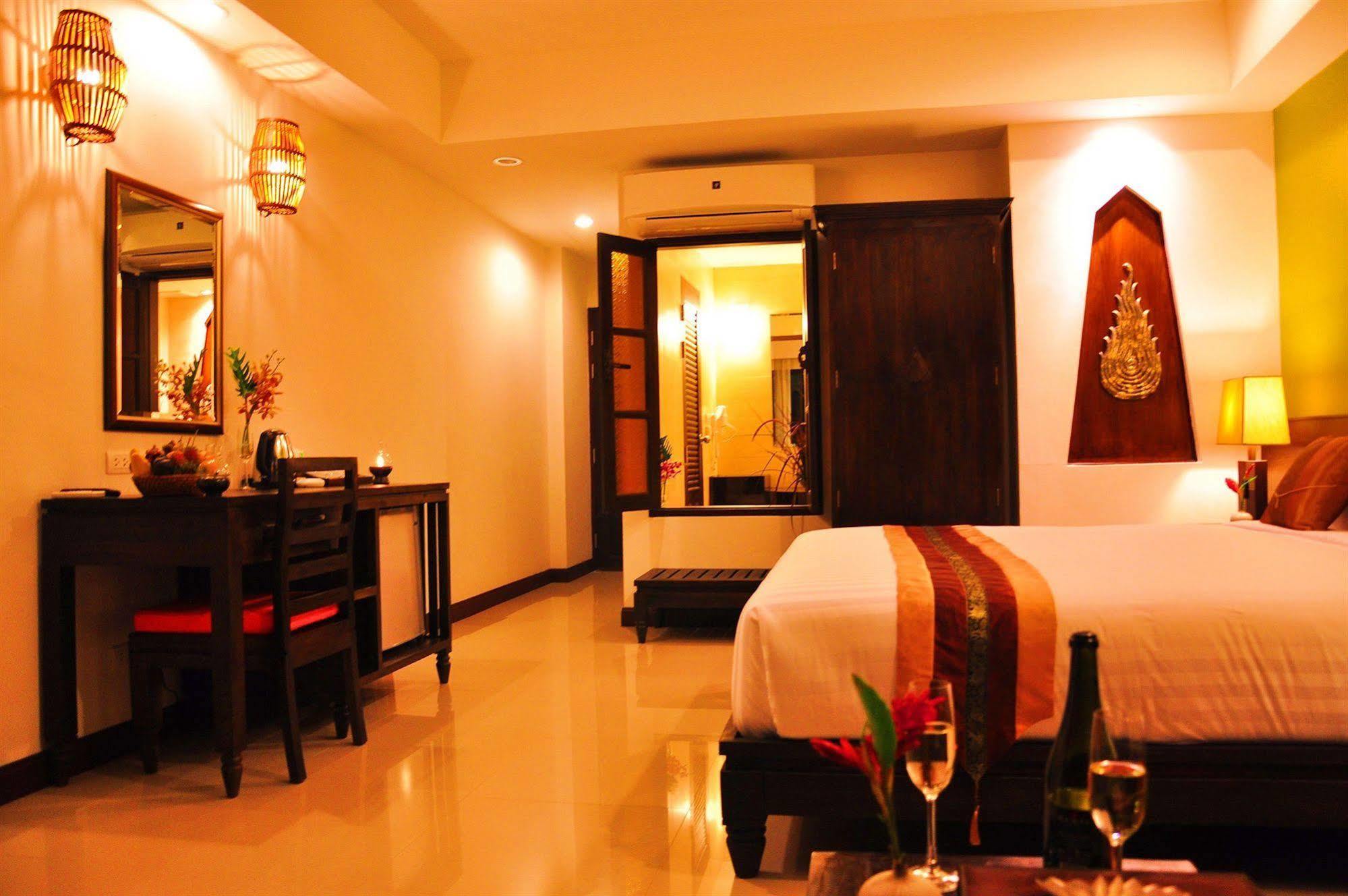 Navatara Phuket 4*