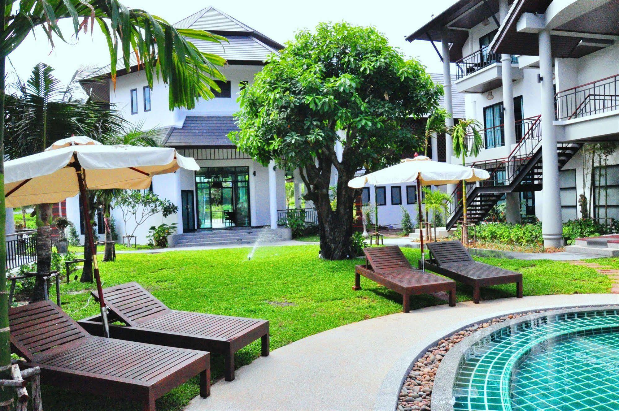 Navatara Phuket 4*