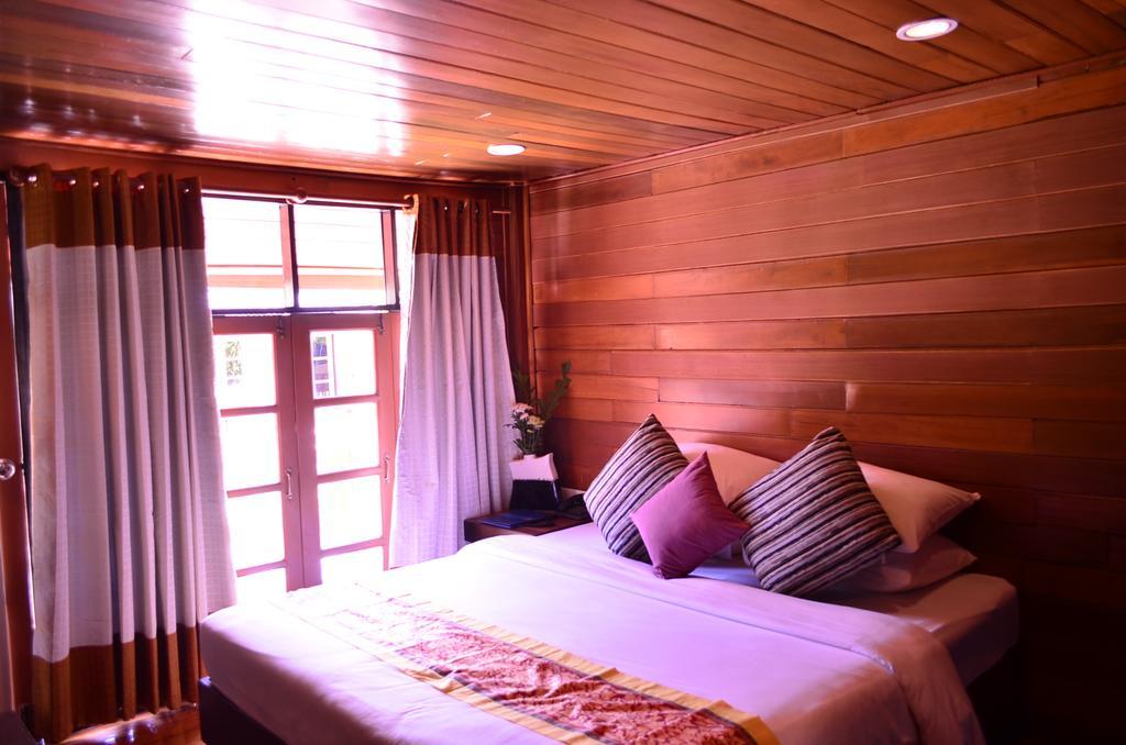 Phuket Siray Hut 2*